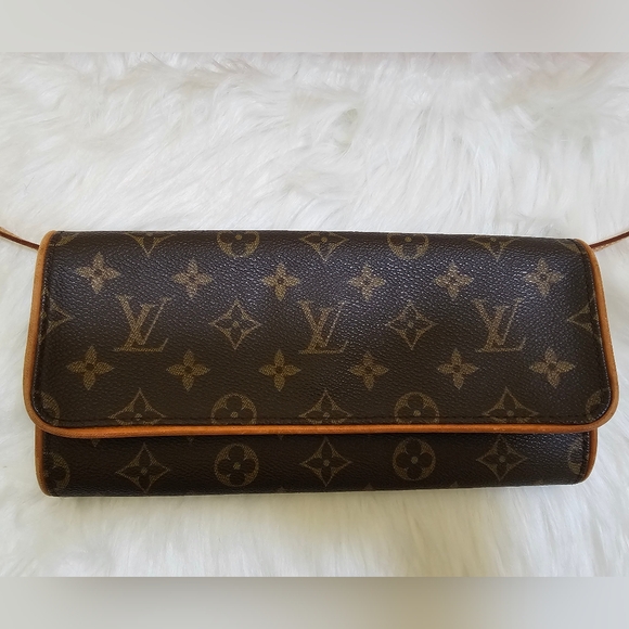 ๐HOST PICK๐ Louis Vuitton LV Shoulder Bag Pochette Twin GM Brown Monogram - Picture 3 of 17